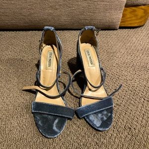 Steve Madden Sundaze Velvet Block Heel